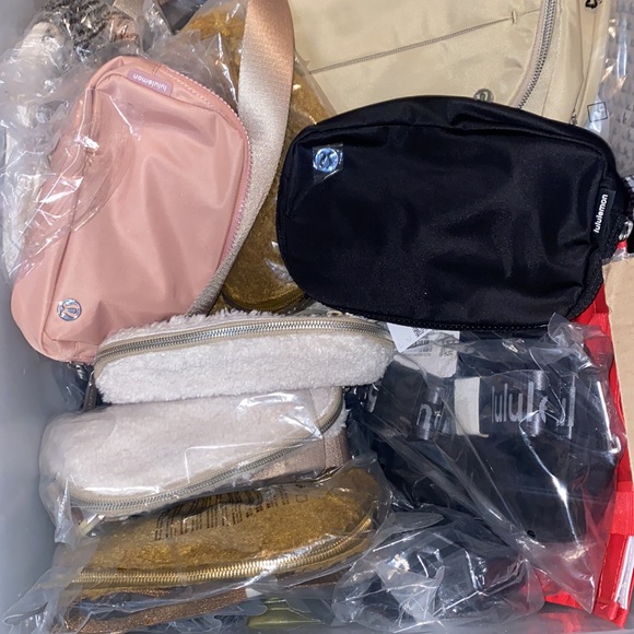 BUNDLE LULULEMON SALE - Picture 1 of 13